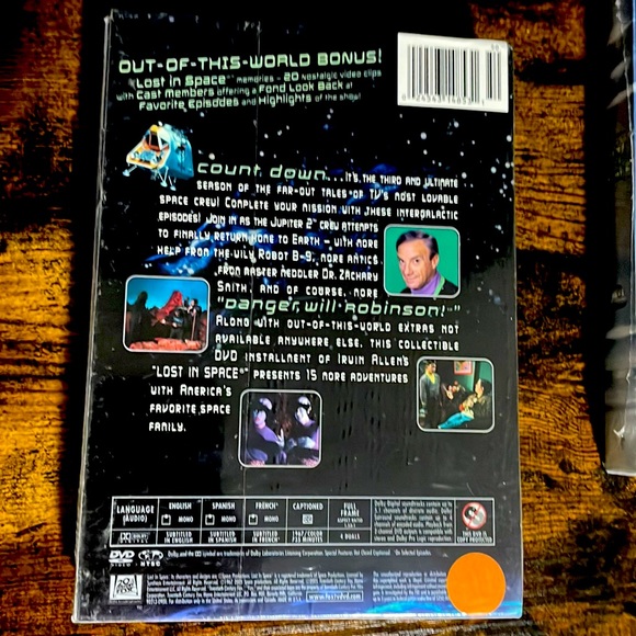 LOST IN SPACE SEASON 3 Volumes 1 & 2 - Picture 2 of 6